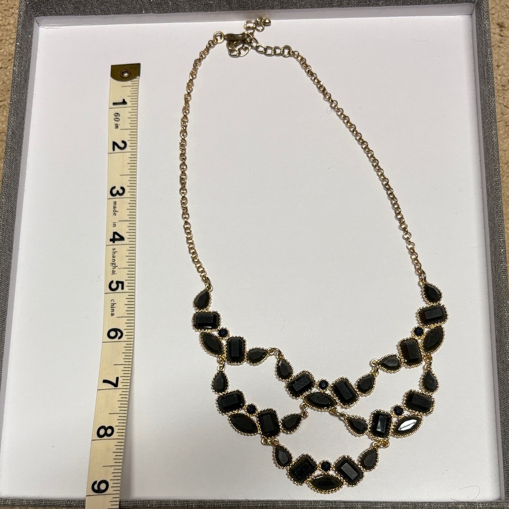 Elegant Gray and Gold Necklace